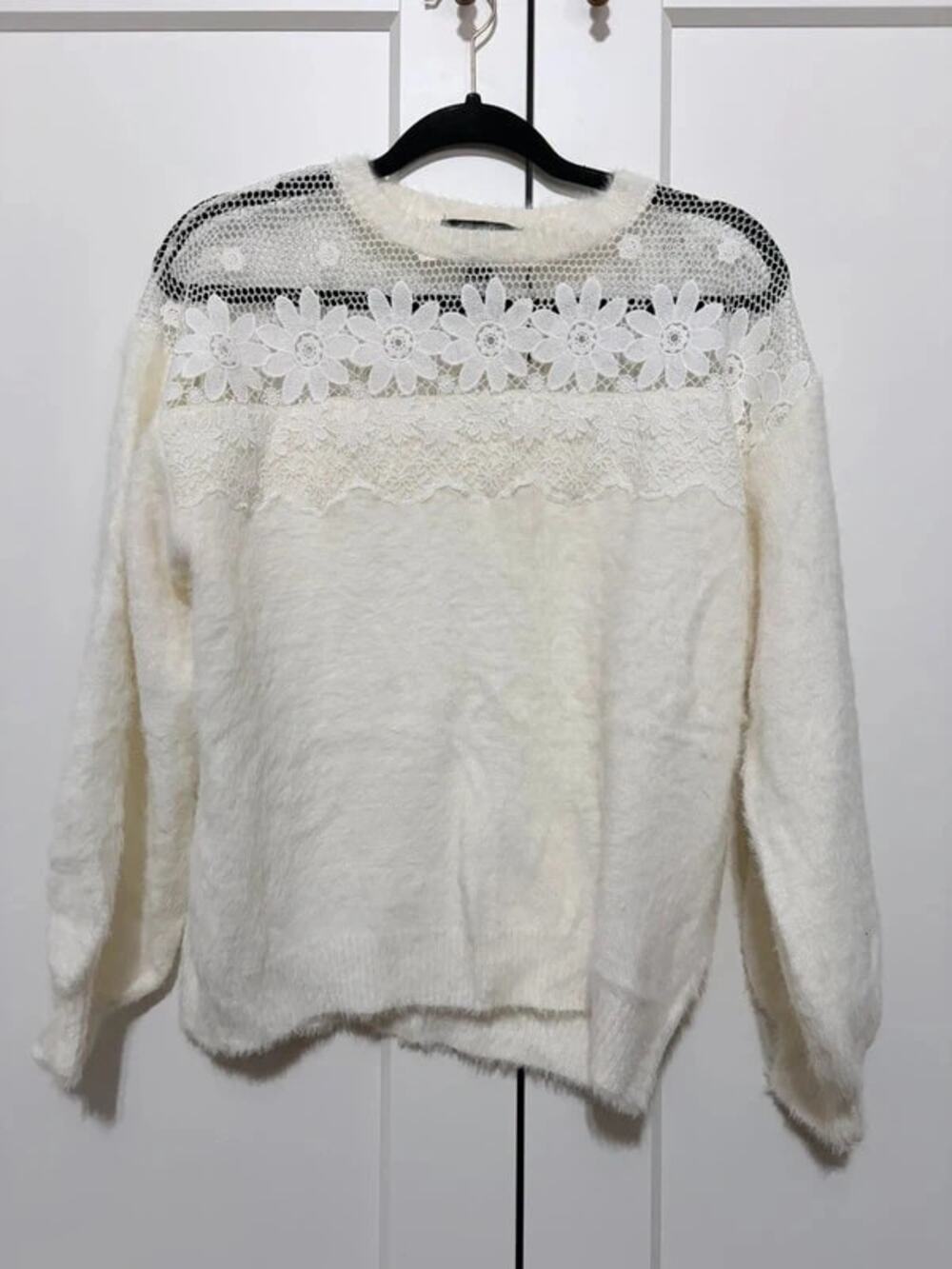 Forever 21 White Fuzzy Lace Yoke Sweater Size S